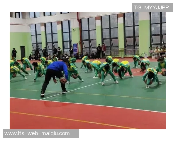 第一节体育课的精彩内容与学生们的积极参与体验分享